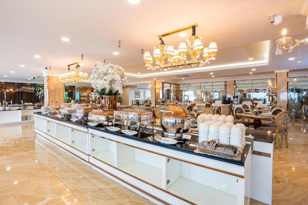 Lk Emerald Beach - Sha Extra Plus Pattaya Dış mekan fotoğraf The buffet at the hotel