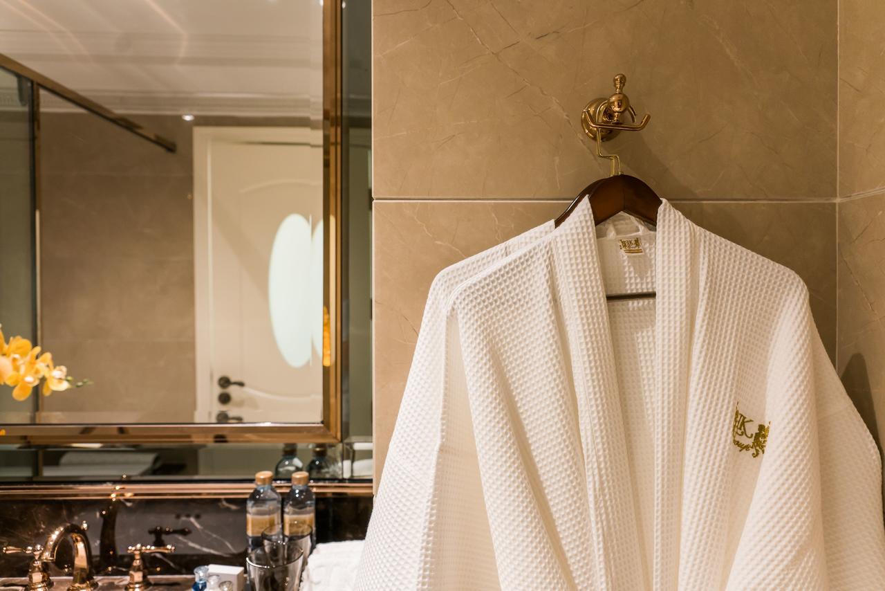 Lk Emerald Beach - Sha Extra Plus Pattaya Dış mekan fotoğraf A bathrobe