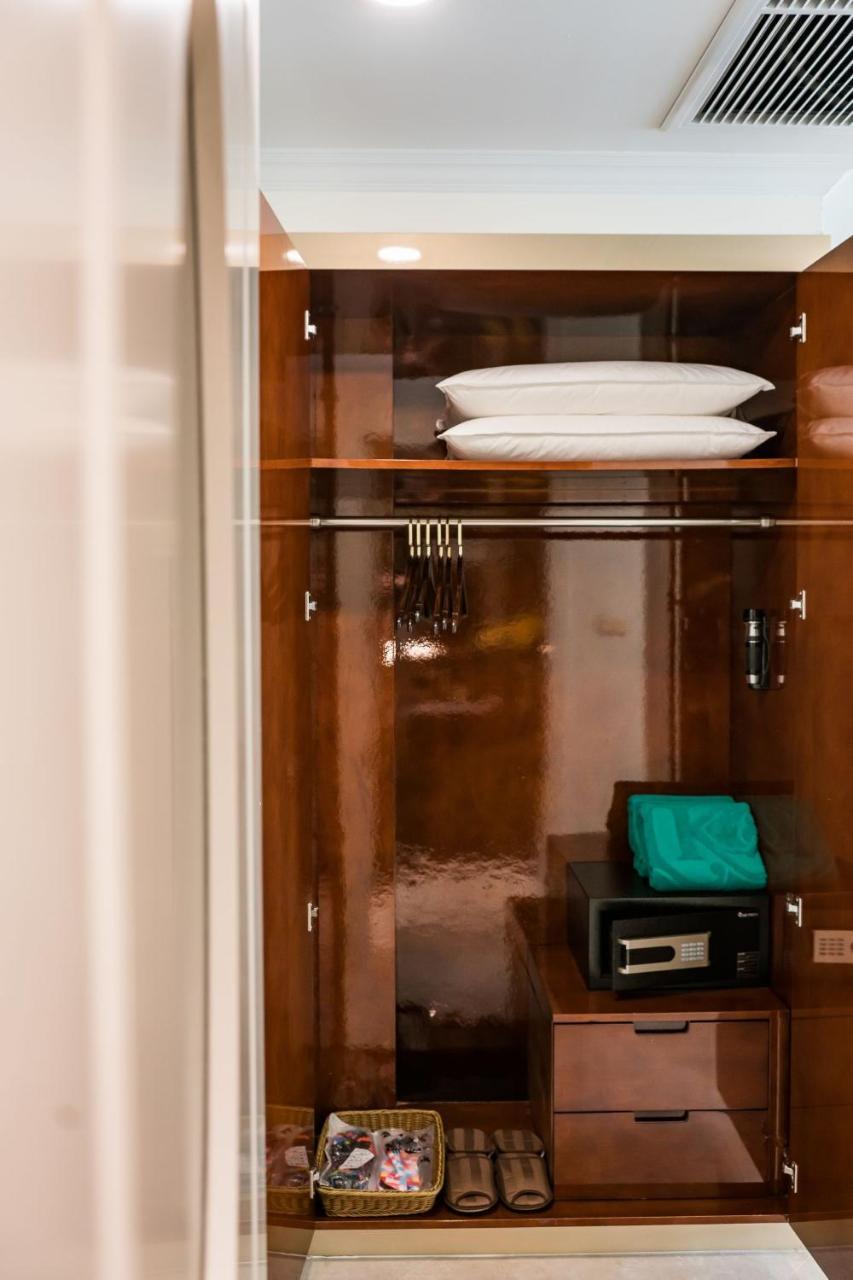 Lk Emerald Beach - Sha Extra Plus Pattaya Dış mekan fotoğraf A wardrobe