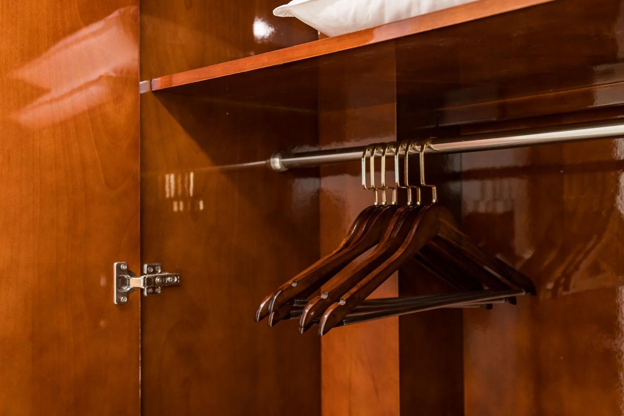 Lk Emerald Beach - Sha Extra Plus Pattaya Dış mekan fotoğraf A wardrobe with a clothes rail