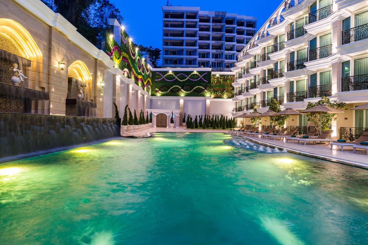 Lk Emerald Beach - Sha Extra Plus Pattaya Dış mekan fotoğraf The swimming pool at the hotel