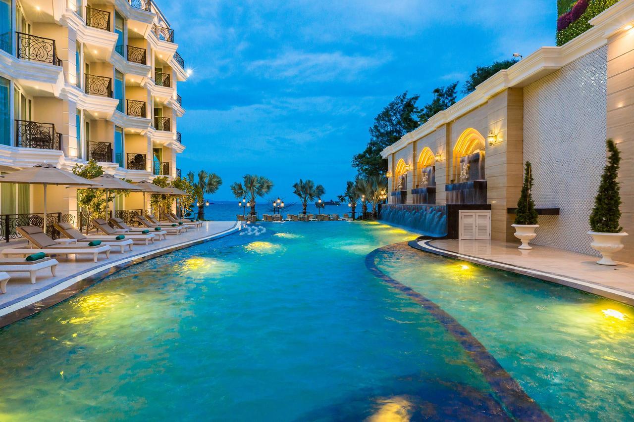 Lk Emerald Beach - Sha Extra Plus Pattaya Dış mekan fotoğraf The swimming pool at the hotel