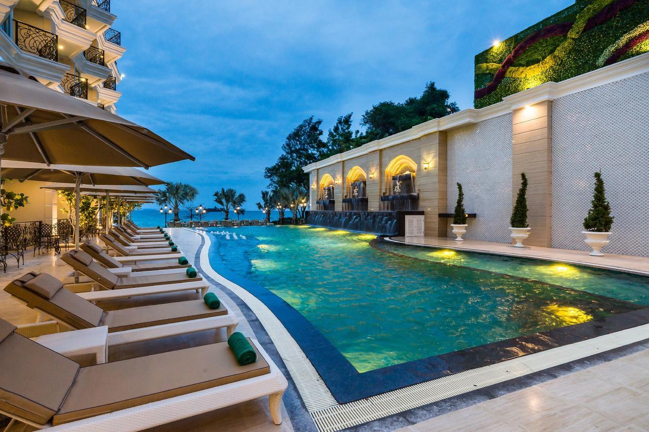 Lk Emerald Beach - Sha Extra Plus Pattaya Dış mekan fotoğraf Infinity pool at the hotel