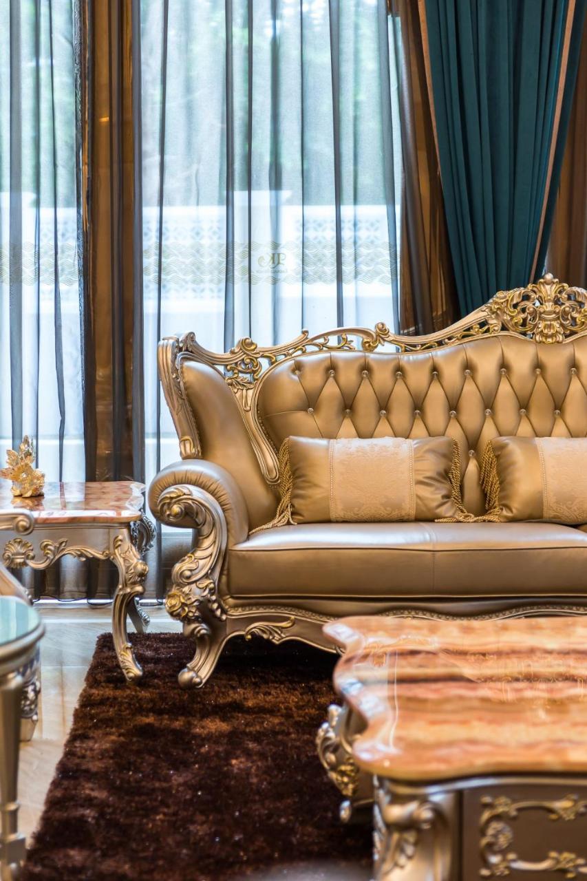 Lk Emerald Beach - Sha Extra Plus Pattaya Dış mekan fotoğraf A leather sofa