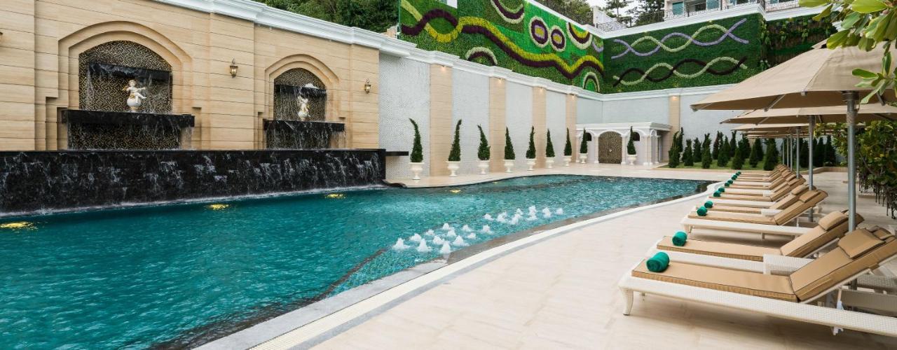 Lk Emerald Beach - Sha Extra Plus Pattaya Dış mekan fotoğraf The swimming pool at The Oberoi Mumbai